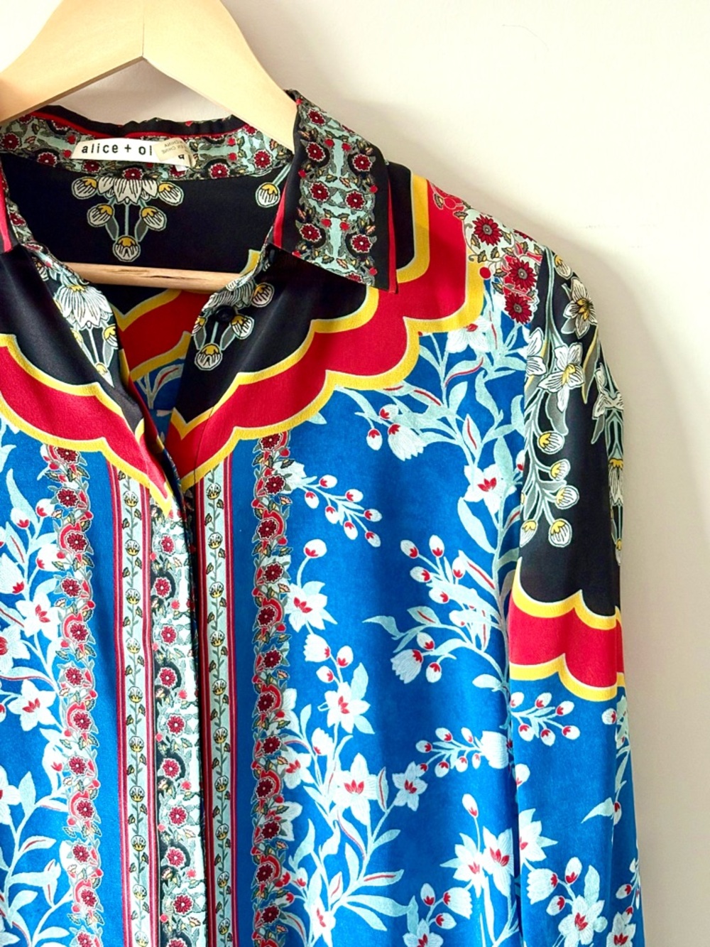 Alice + Olivia 100% Silk Blouse Blue Floral Print Button Front Blouse Size S - Picture 3 of 7